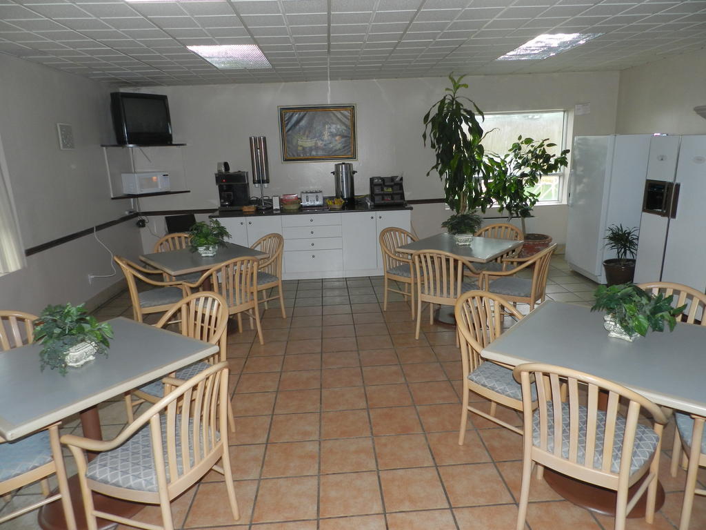 Inn L'auberge De L'aeroport
