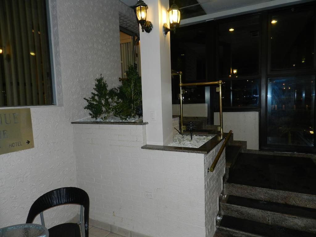 Inn L'auberge De L'aeroport Dorval